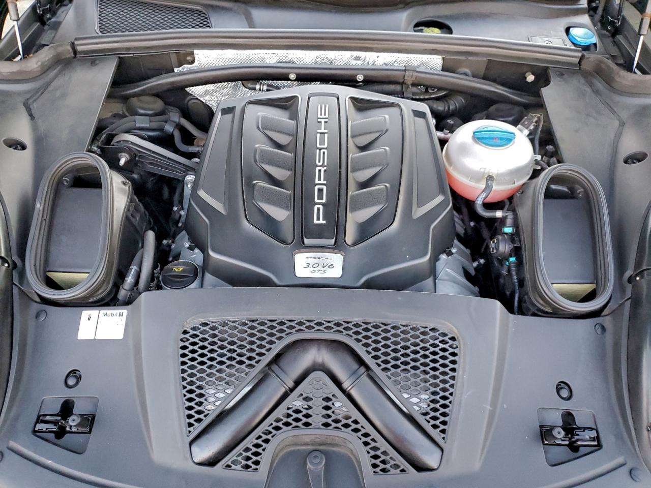 2017 Porsche Macan Gts VIN: WP1AG2A55HLB55268 Lot: 93999305