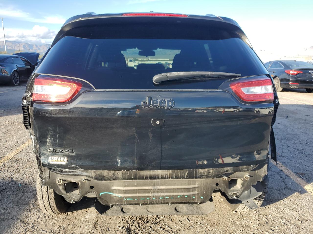 2018 Jeep Cherokee Latitude VIN: 1C4PJMCB8JD569947 Lot: 93339015