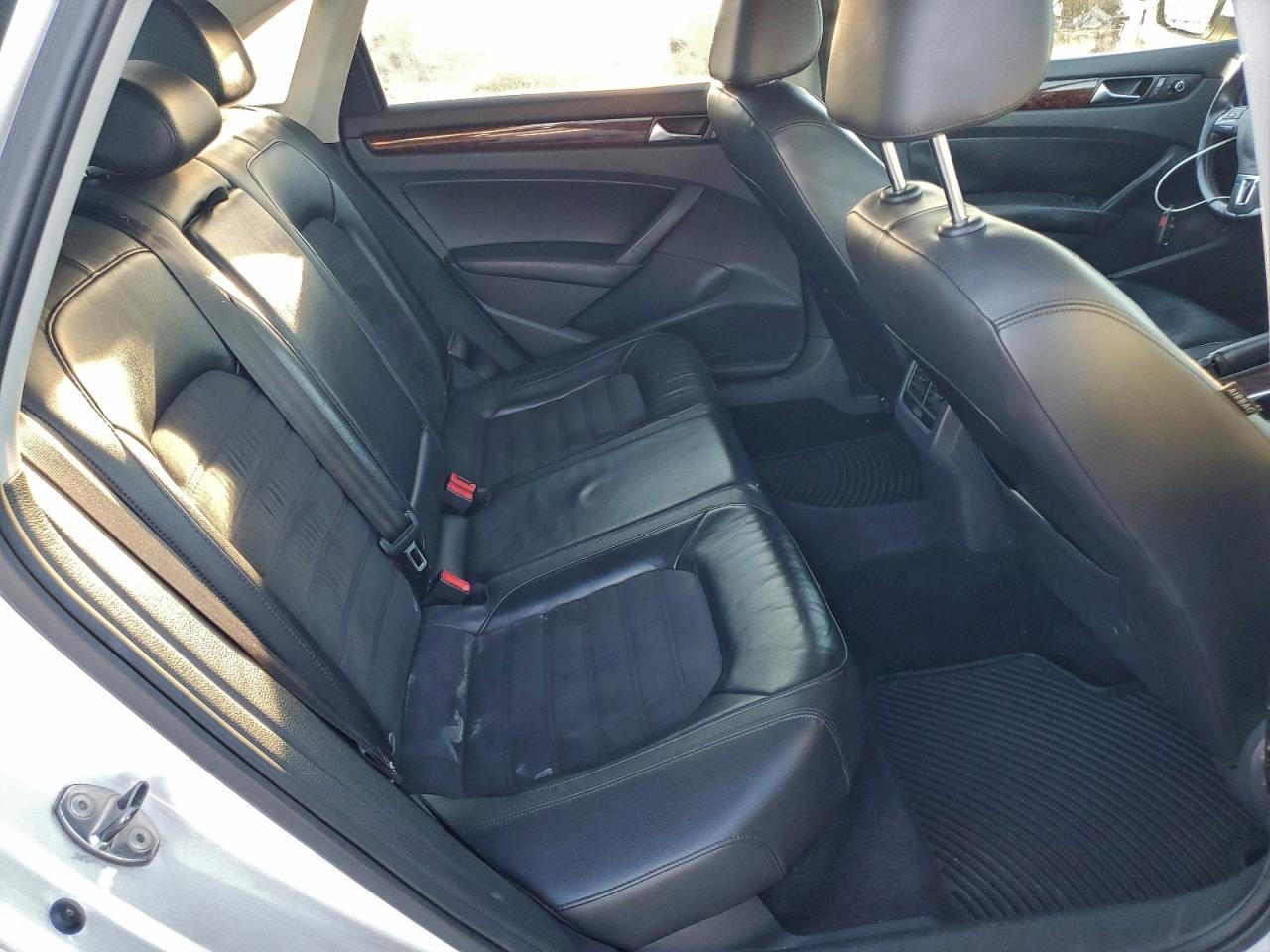 2013 Volkswagen Passat Sel VIN: 1VWCN7A35DC021170 Lot: 93982855