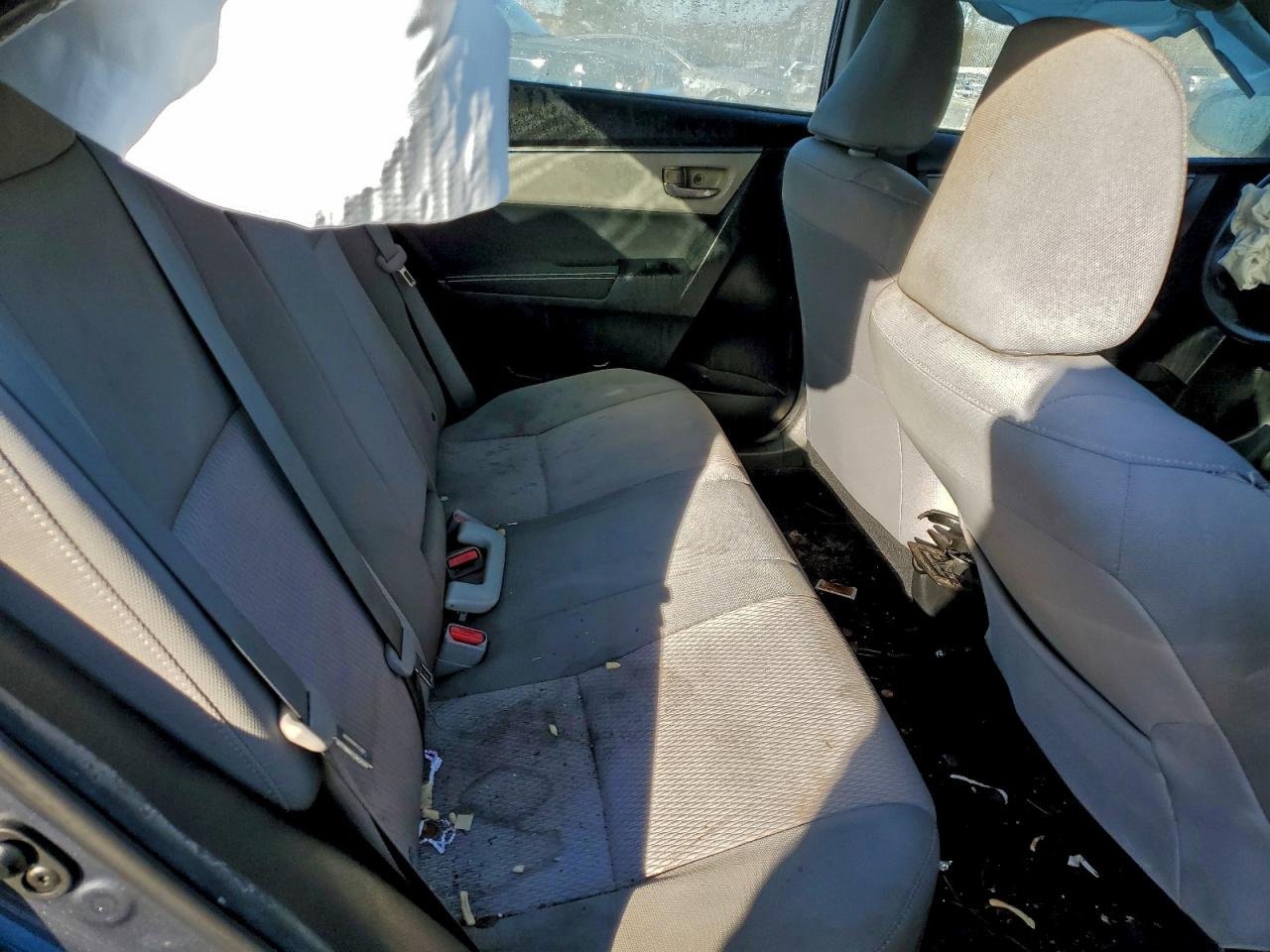 2015 Toyota Corolla L VIN: 5YFBURHE4FP271417 Lot: 93816615