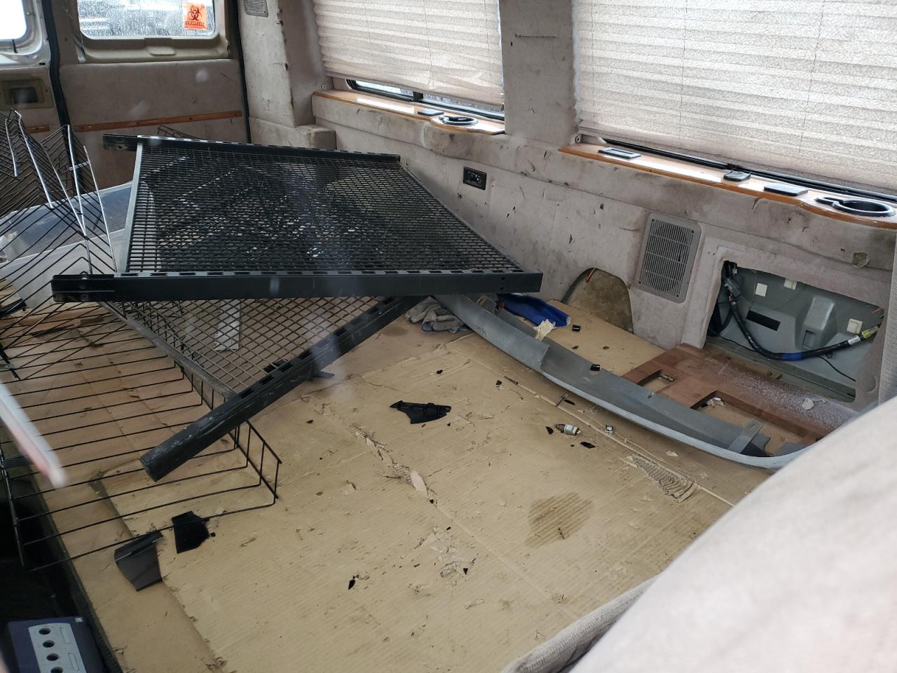 2002 Ford Econoline E150 Van VIN: 1FDRE14L92HA94107 Lot: 92055665