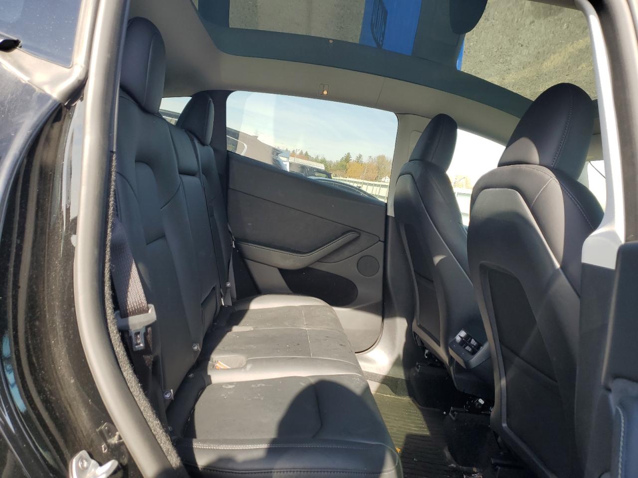 2025 Tesla Model Y VIN: 7SAYGDEE1SA363065 Lot: 92012835