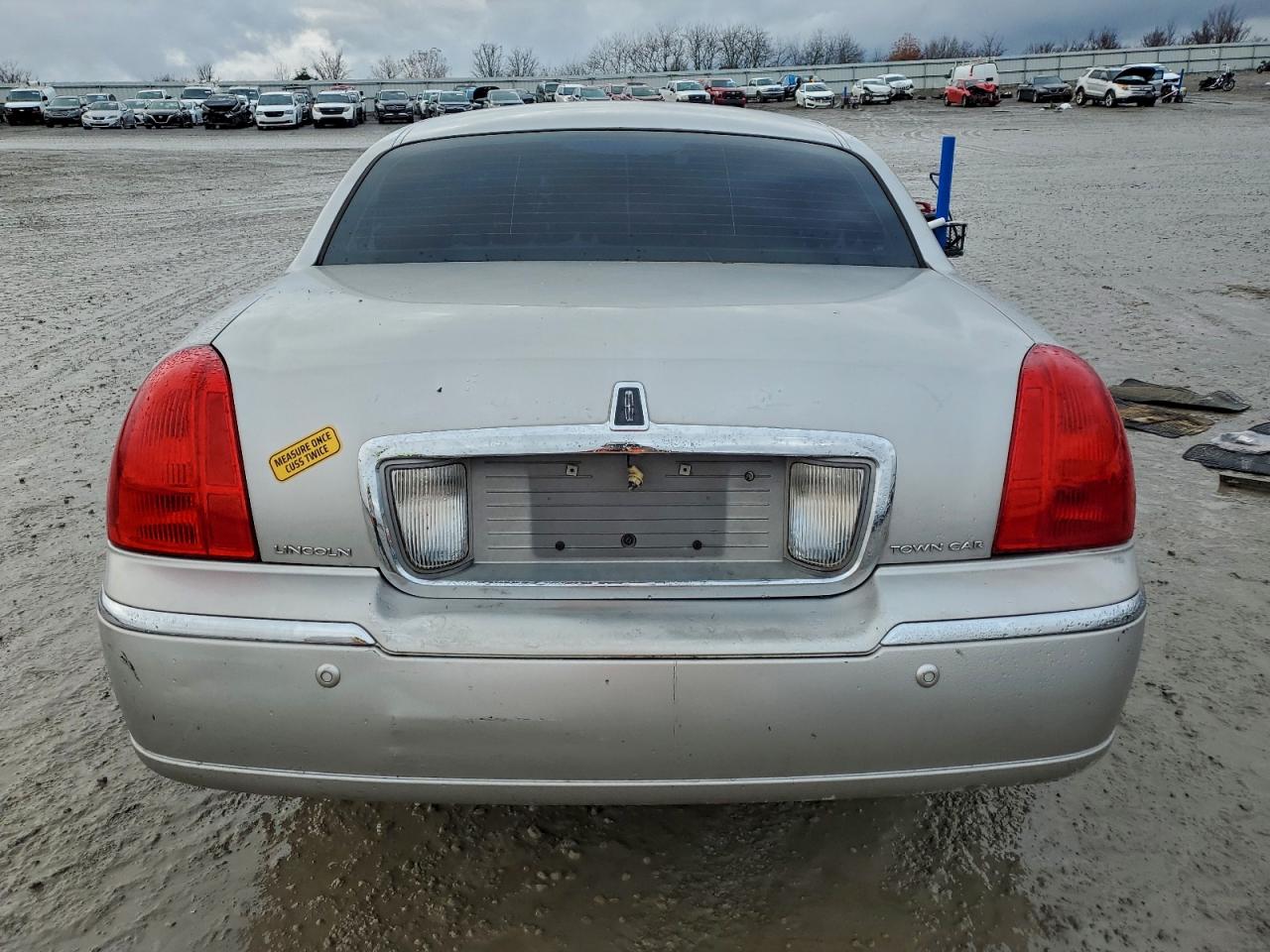 2004 Lincoln Town Car Ultimate VIN: 1LNHM83W34Y609768 Lot: 94487765