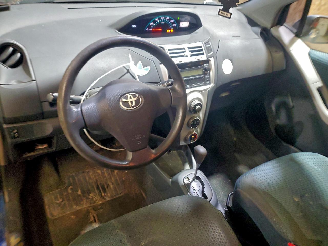 2008 Toyota Yaris VIN: JTDJT923985188703 Lot: 93898955