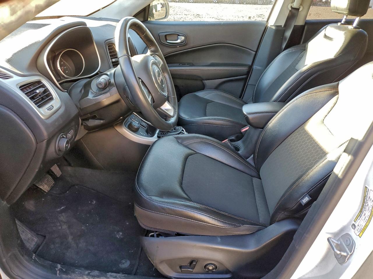 2018 Jeep Compass Latitude VIN: 3C4NJDBB4JT366203 Lot: 94175115