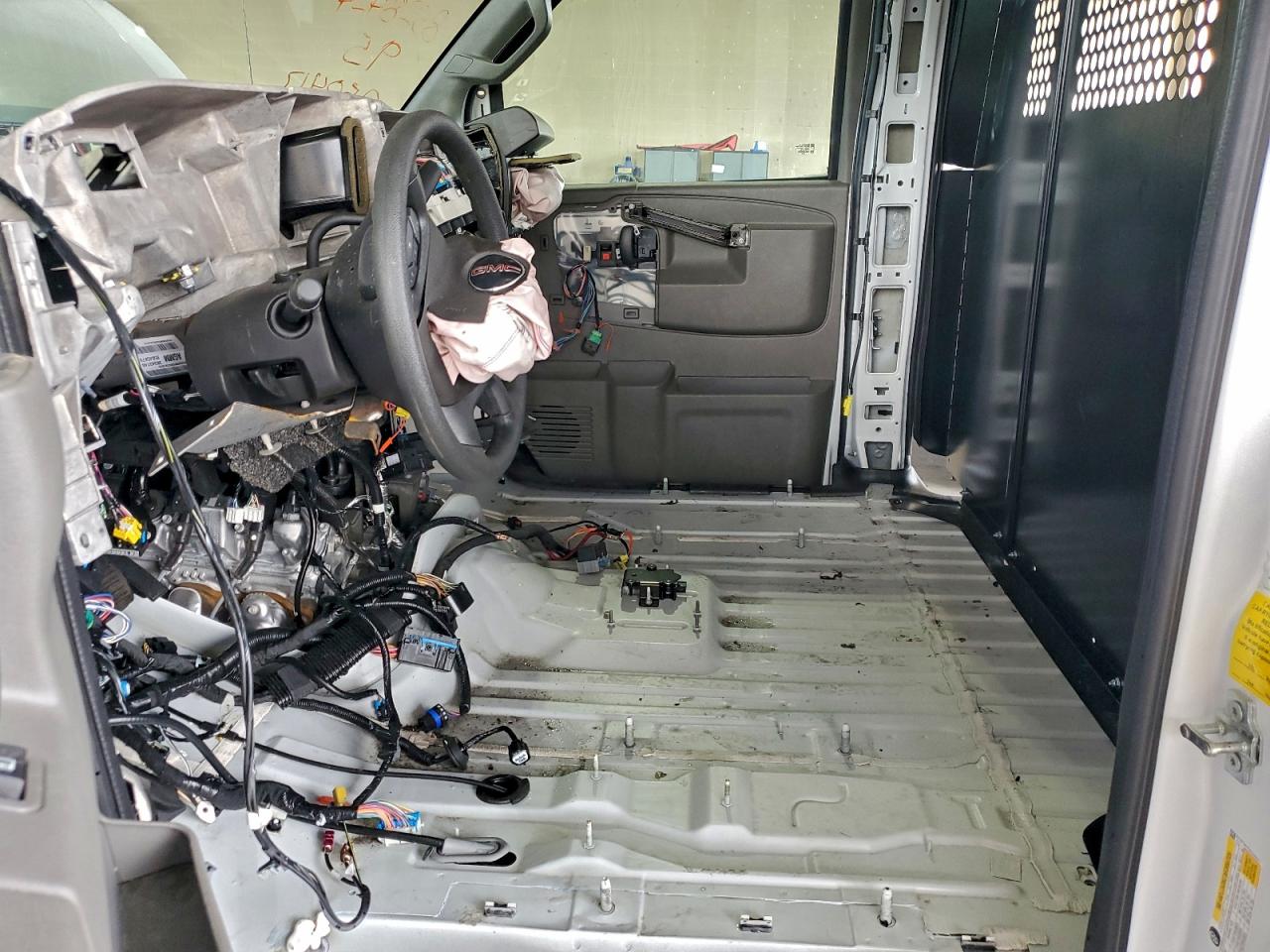 2025 GMC Savana G2500 VIN: 1GTW7AFP2S1250417 Lot: 93032225