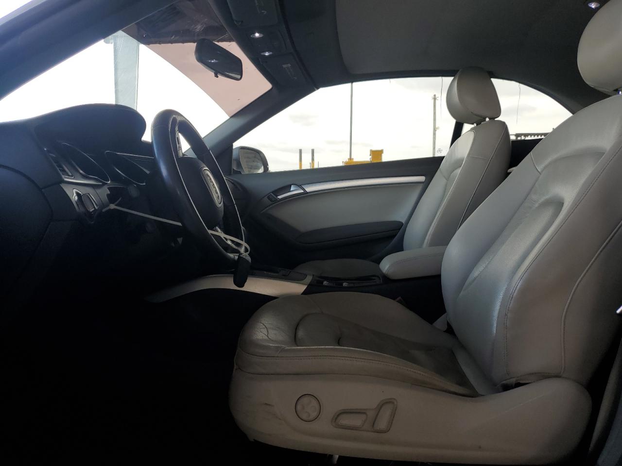 2011 Audi A5 Premium VIN: WAUAFAFH2BN020338 Lot: 92361405