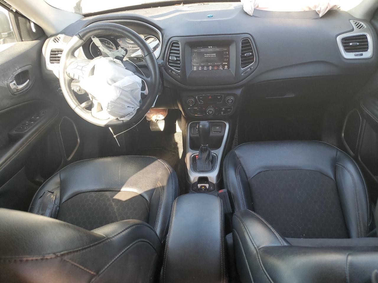 2018 Jeep Compass Latitude VIN: 3C4NJCBBXJT257027 Lot: 90874945