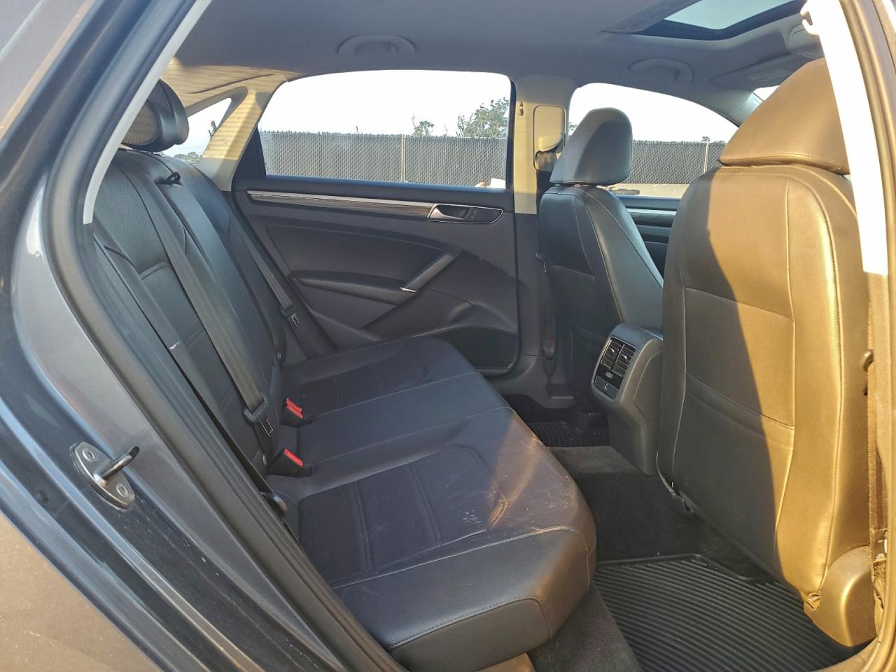 2016 Volkswagen Passat Se VIN: 1VWBS7A36GC042585 Lot: 93821465