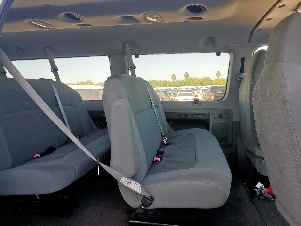 2009 Ford Econoline E350 Super Duty Wagon VIN: 1FBNE31L89DA27636 Lot: 92701035