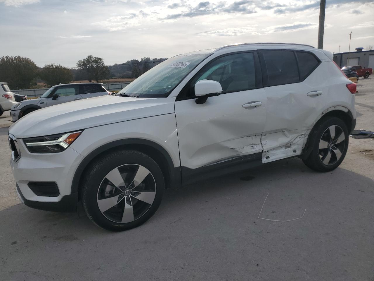 2022 Volvo Xc40 T5 Momentum