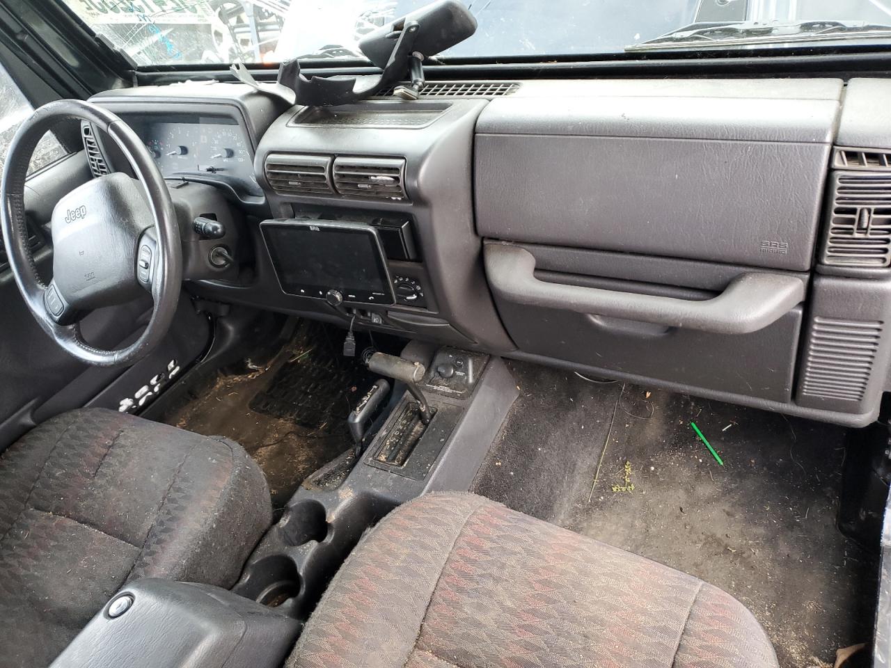 2000 Jeep Wrangler / Tj Sport VIN: 1J4FA49S7YP702364 Lot: 92419255