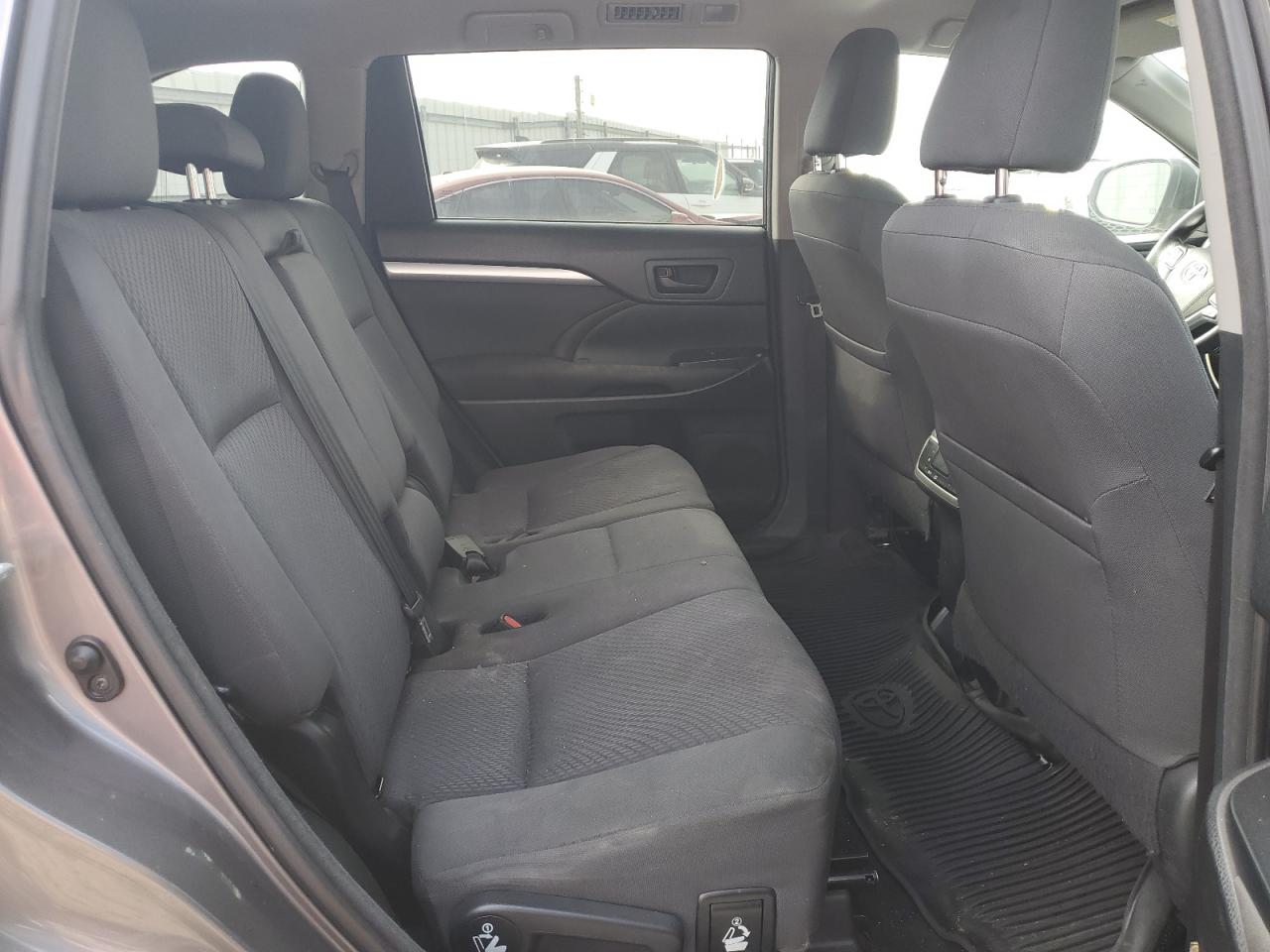 2017 Toyota Highlander Le VIN: 5TDBZRFH8HS455140 Lot: 93815175