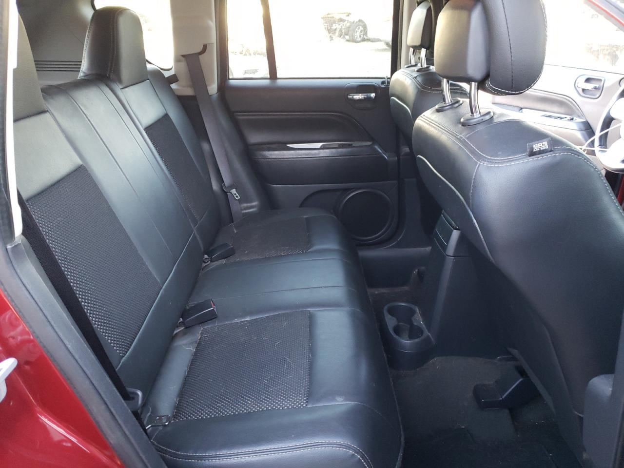 2016 Jeep Compass Latitude VIN: 1C4NJDEB1GD765581 Lot: 92867965