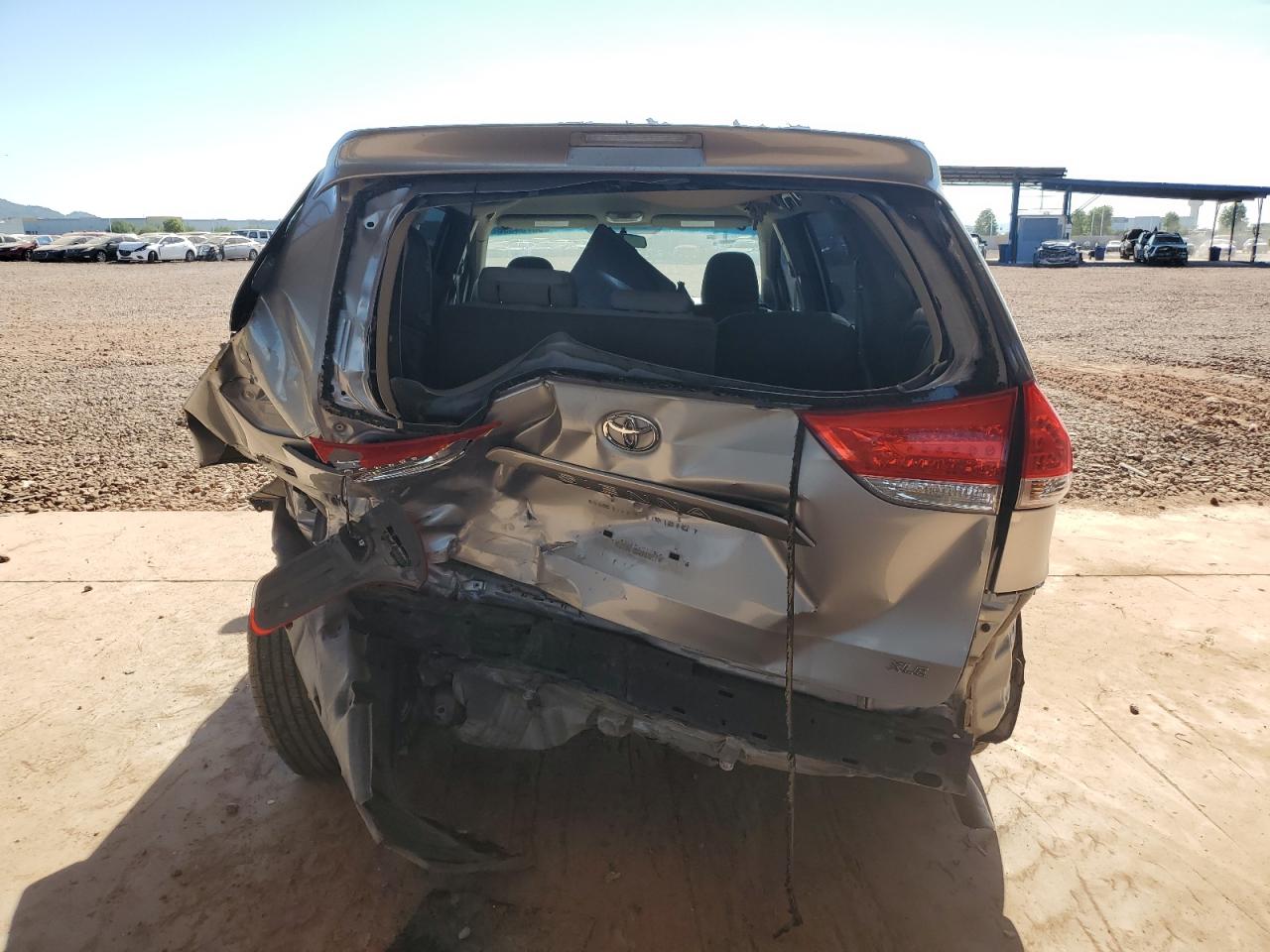 2014 Toyota Sienna VIN: 5TDZK3DC2ES525704 Lot: 90754395