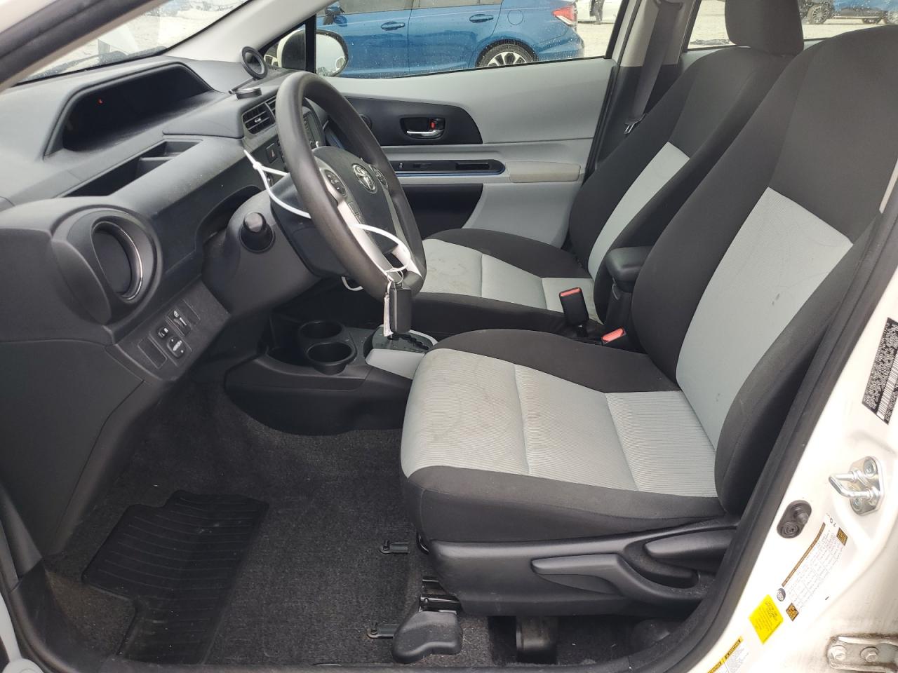 2013 Toyota Prius C VIN: JTDKDTB34D1556091 Lot: 90696085