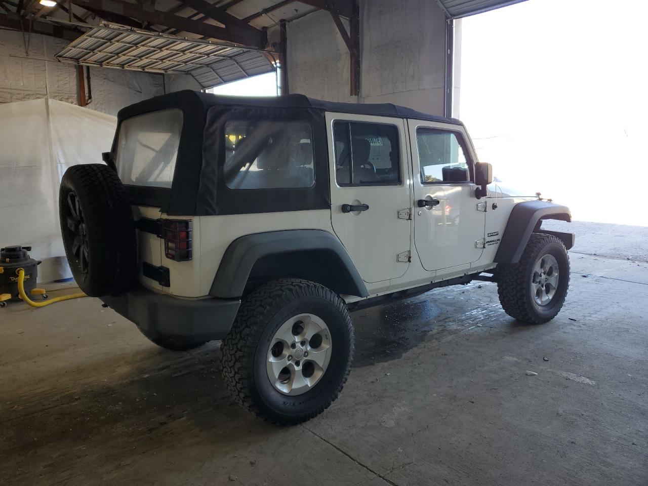 2015 Jeep Wrangler Unlimited Sport white suv flexible 1C4BJWDG8FL611594 photo #4