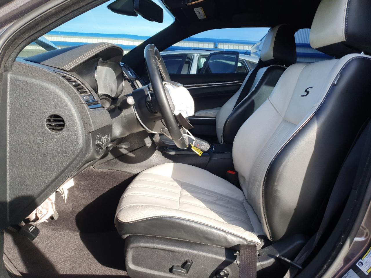 2017 Chrysler 300 S VIN: 2C3CCABG3HH505949 Lot: 92900875