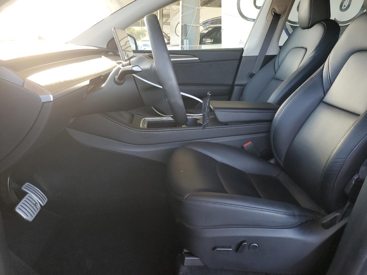 2023 Tesla Model Y VIN: 7SAYGDEF4PF813701 Lot: 92647595