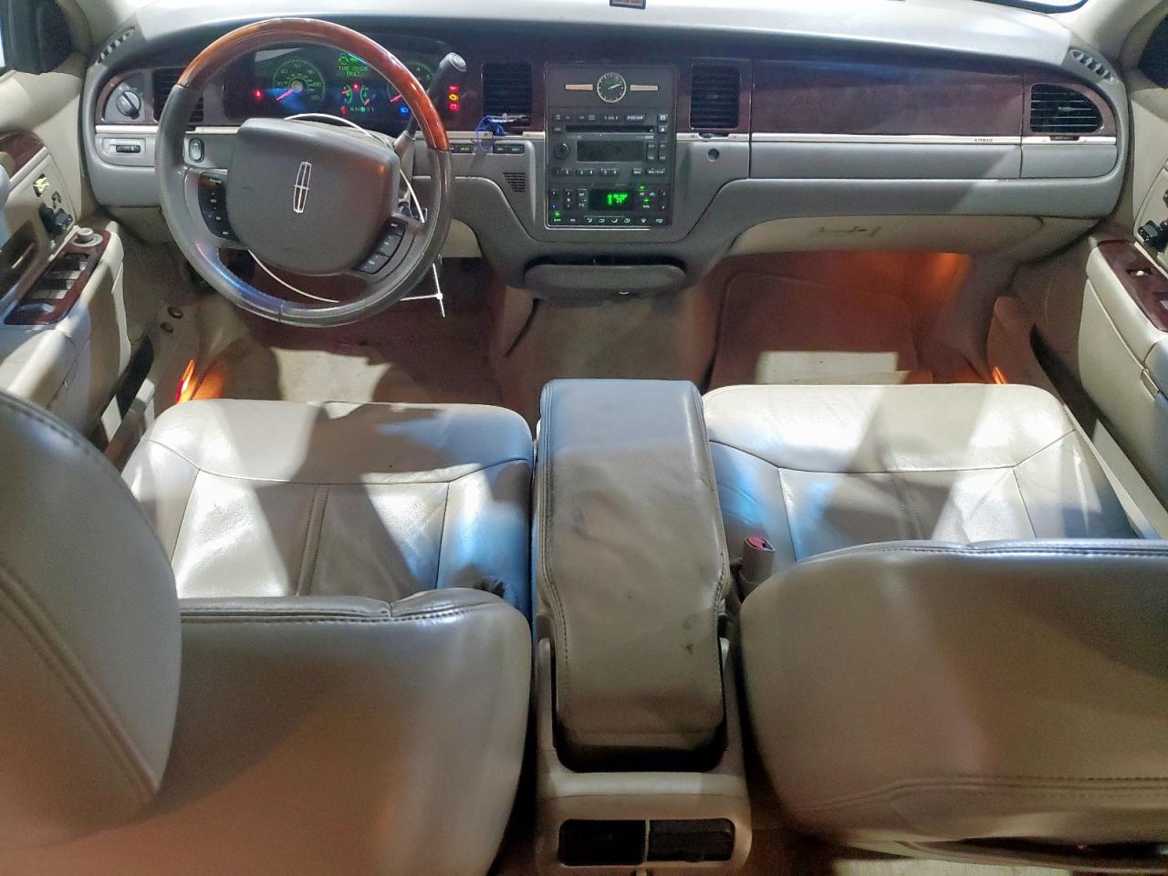 2009 Lincoln Town Car Signature Limited VIN: 2LNHM82V89X635797 Lot: 92693215