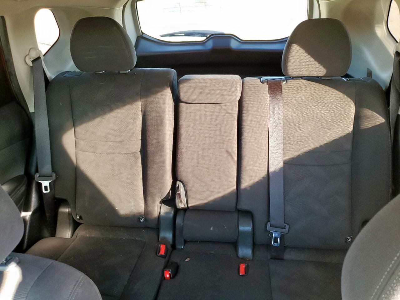 2016 Nissan Rogue S VIN: KNMAT2MT8GP670330 Lot: 92411105