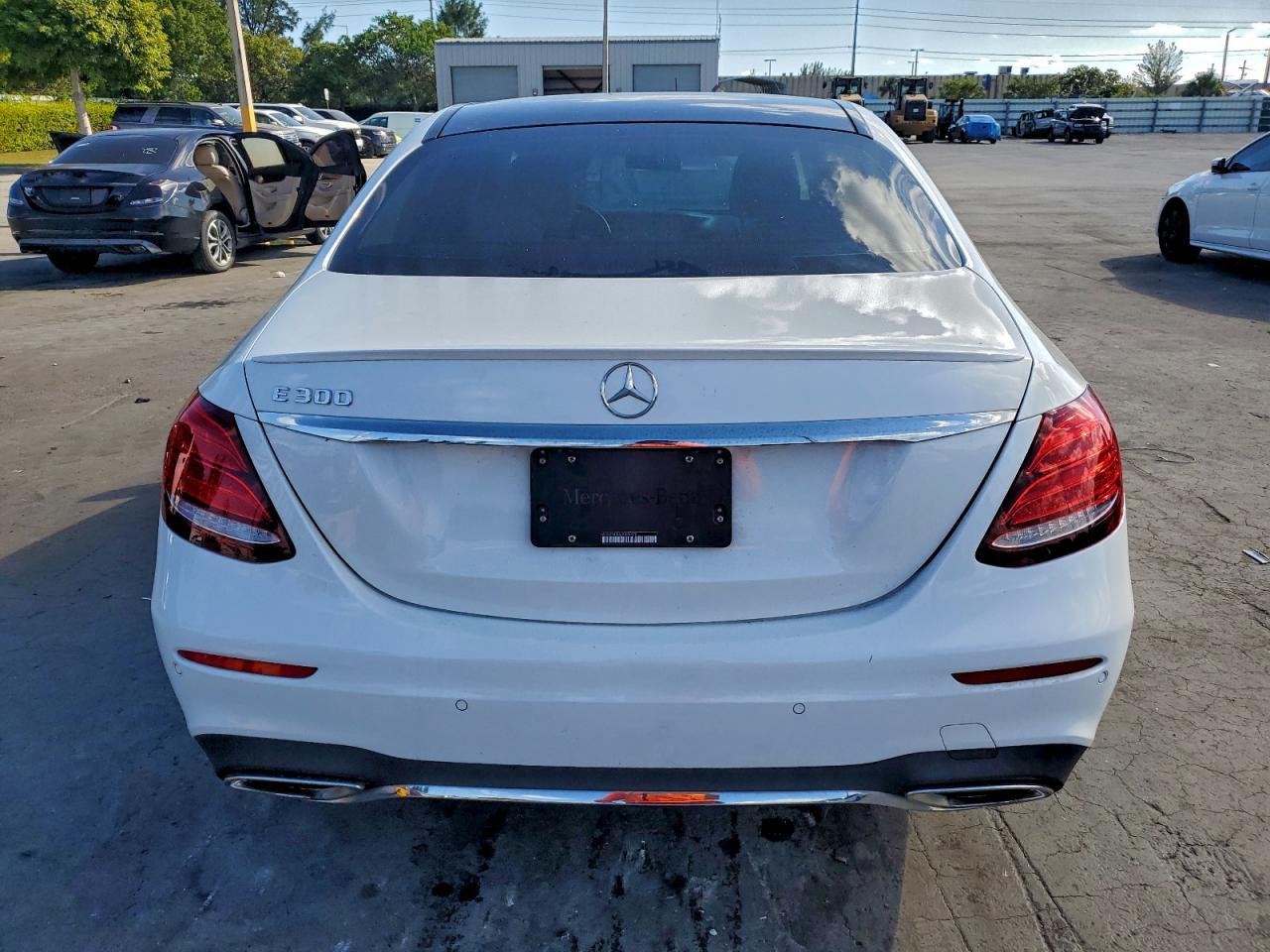 2018 Mercedes-Benz E 300 VIN: WDDZF4JB6JA304478 Lot: 93703285