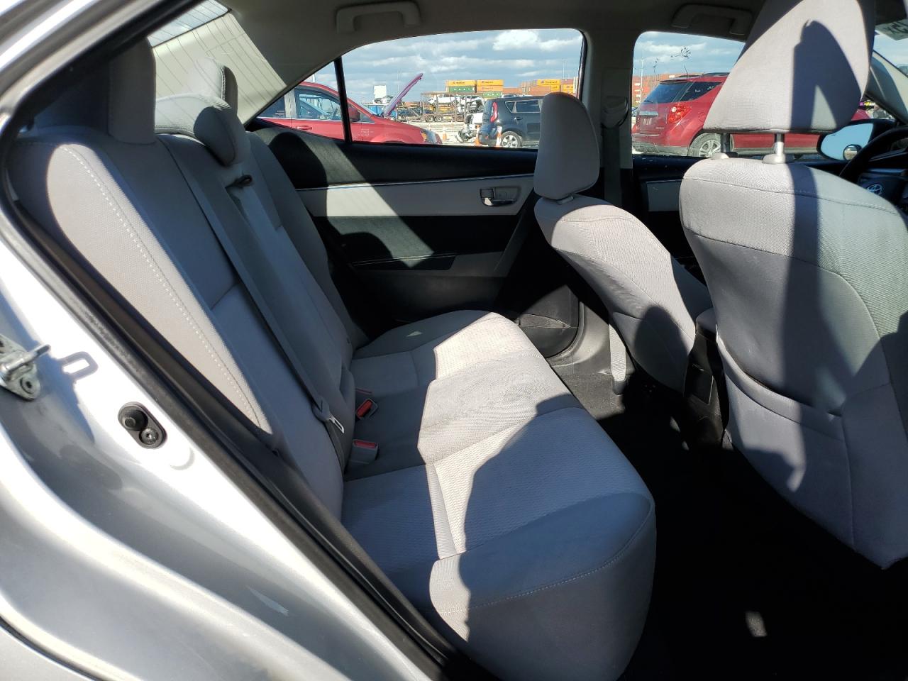 2015 Toyota Corolla L VIN: 5YFBURHE1FP255403 Lot: 92505575