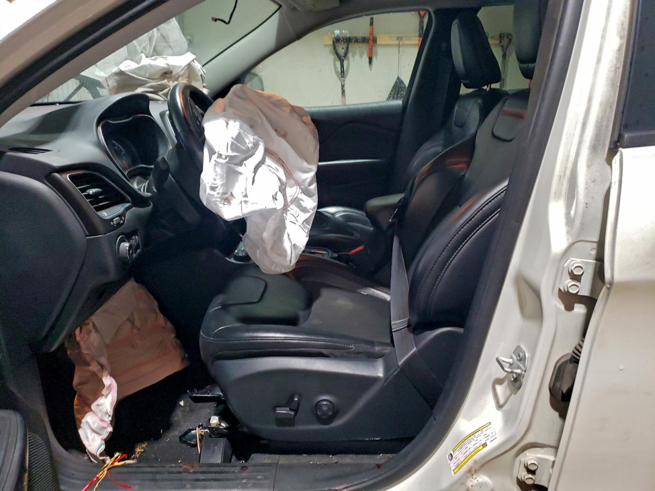 2019 Jeep Cherokee Trailhawk VIN: 1C4PJMBX0KD137142 Lot: 94336725