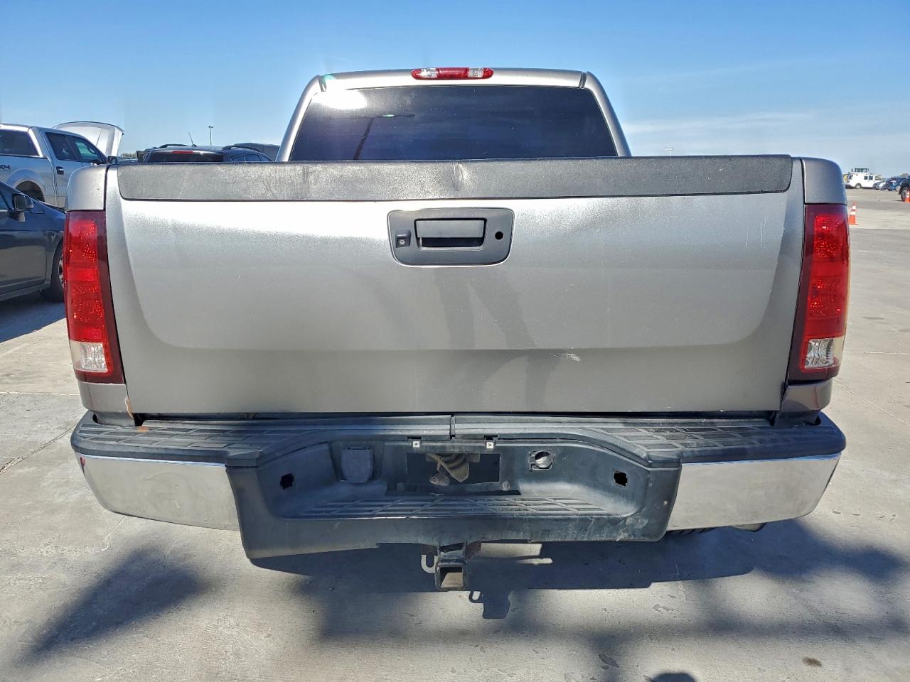 2008 GMC Sierra C1500 VIN: 3GTEC13J88G223059 Lot: 92032065