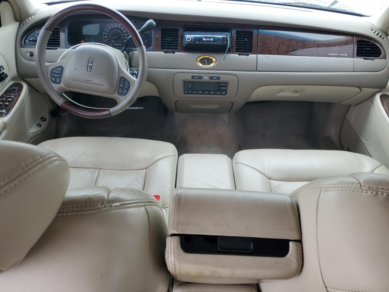 2000 Lincoln Town Car Cartier VIN: 1LNHM83W5YY924884 Lot: 90859995