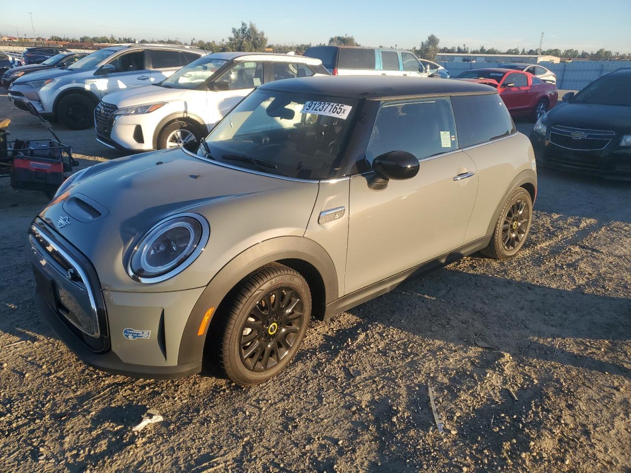 MINI COOPER 2022. Lot# 91237165. VIN WMW13DJ06N2R45738. Photo 1