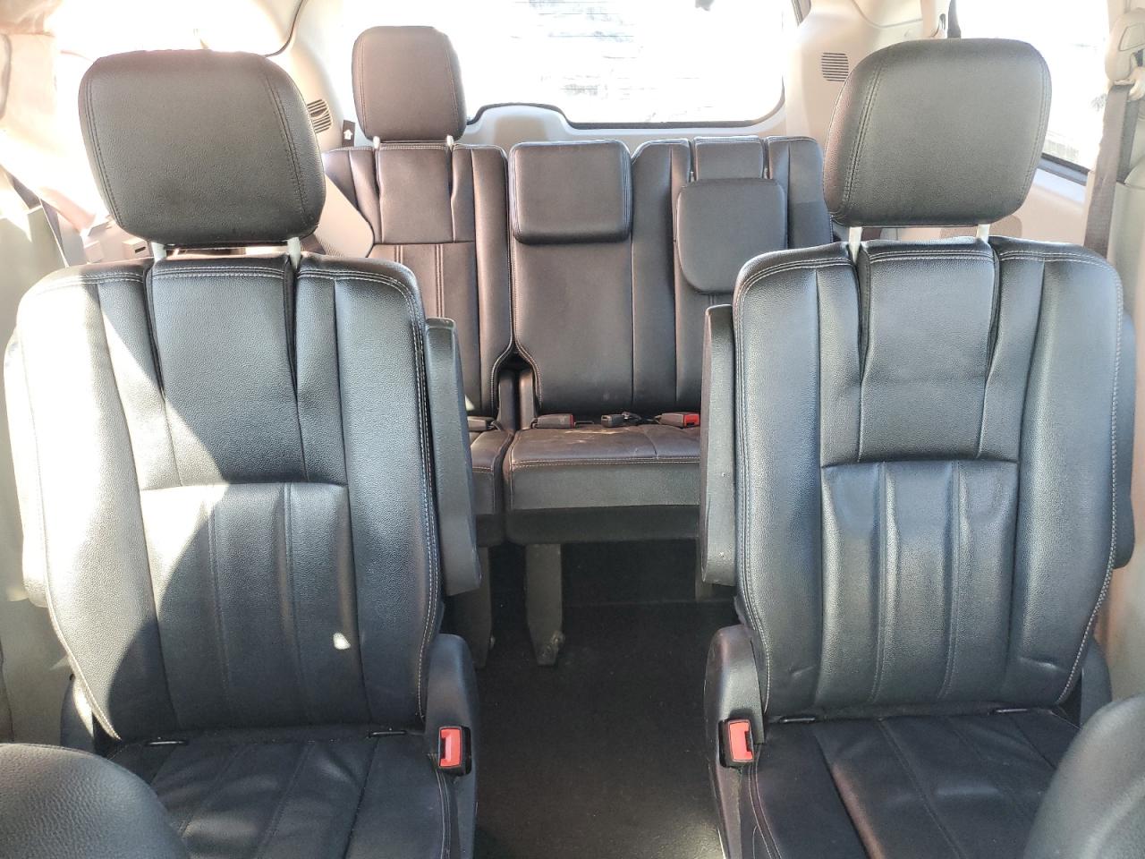 2015 Chrysler Town & Country Touring VIN: 2C4RC1BGXFR637586 Lot: 92186755