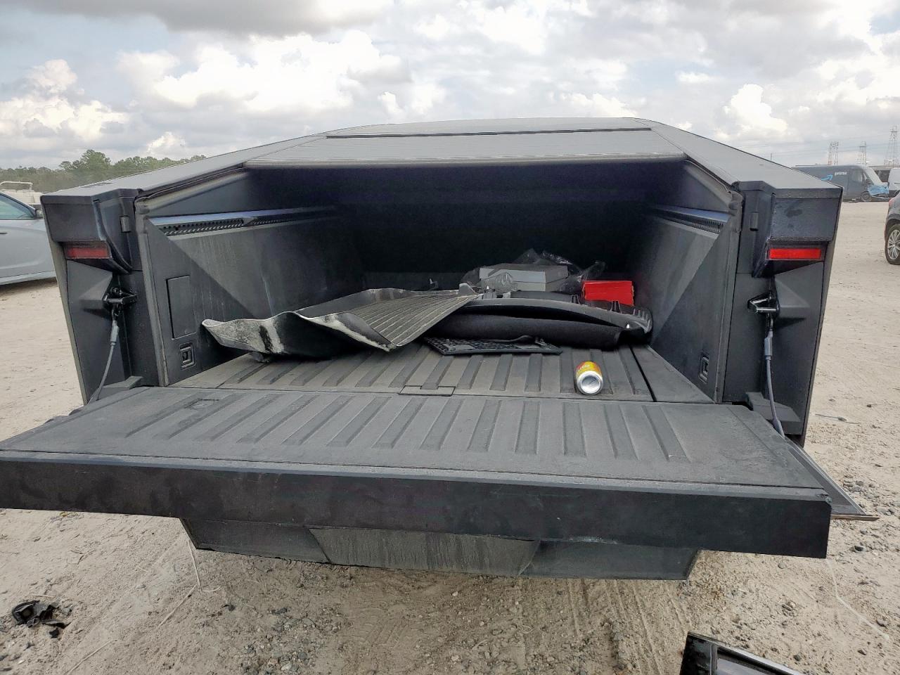 2024 Tesla Cybertruck VIN: 7G2CEHED1RA029895 Lot: 92804315