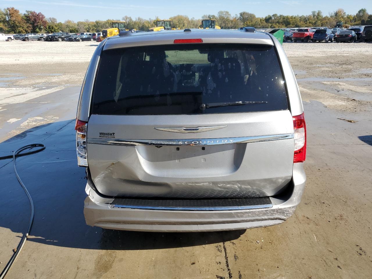 2015 Chrysler Town & Country Touring VIN: 2C4RC1BGXFR617631 Lot: 91092275