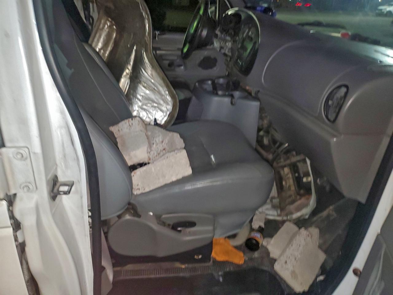 2001 Ford Econoline E250 Van VIN: B14310 Lot: 95113515