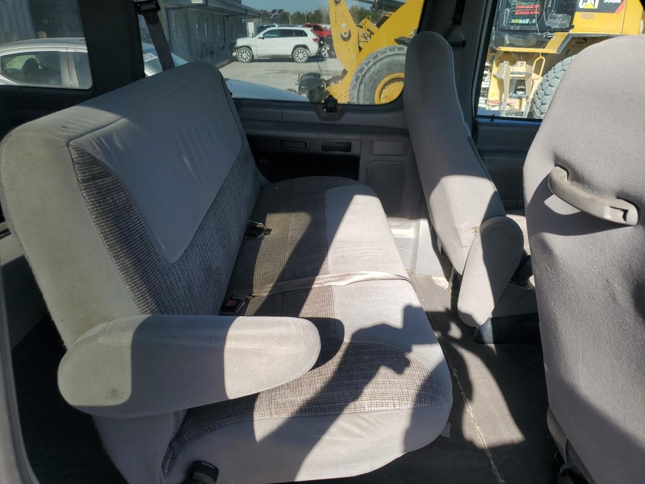 1998 Ford Econoline E350 Super Duty VIN: 1FBSS31L8WHA33551 Lot: 90631325