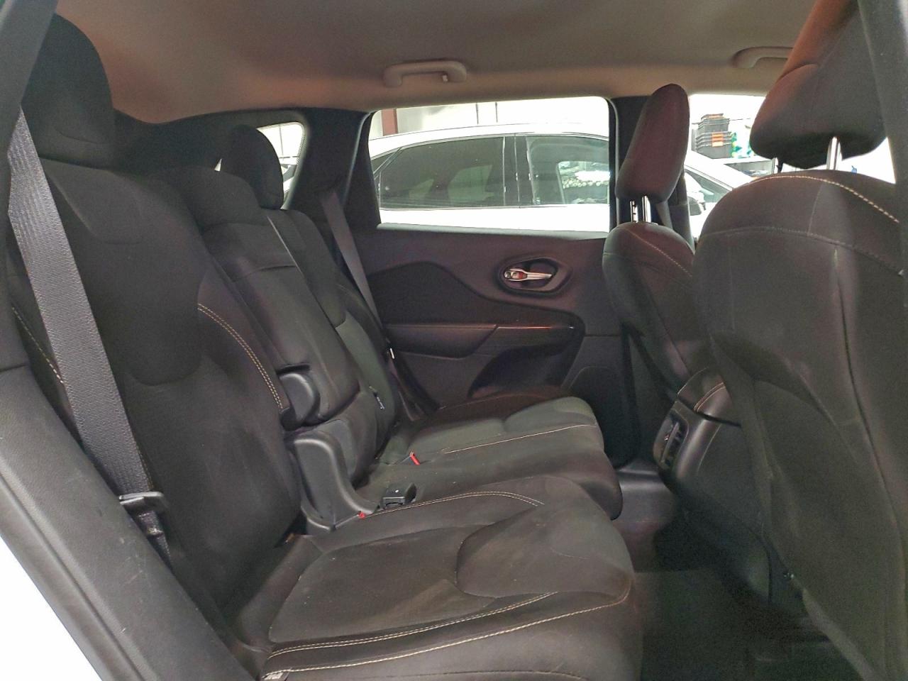 2016 Jeep Cherokee Latitude VIN: 1C4PJMCB9GW236623 Lot: 94358775