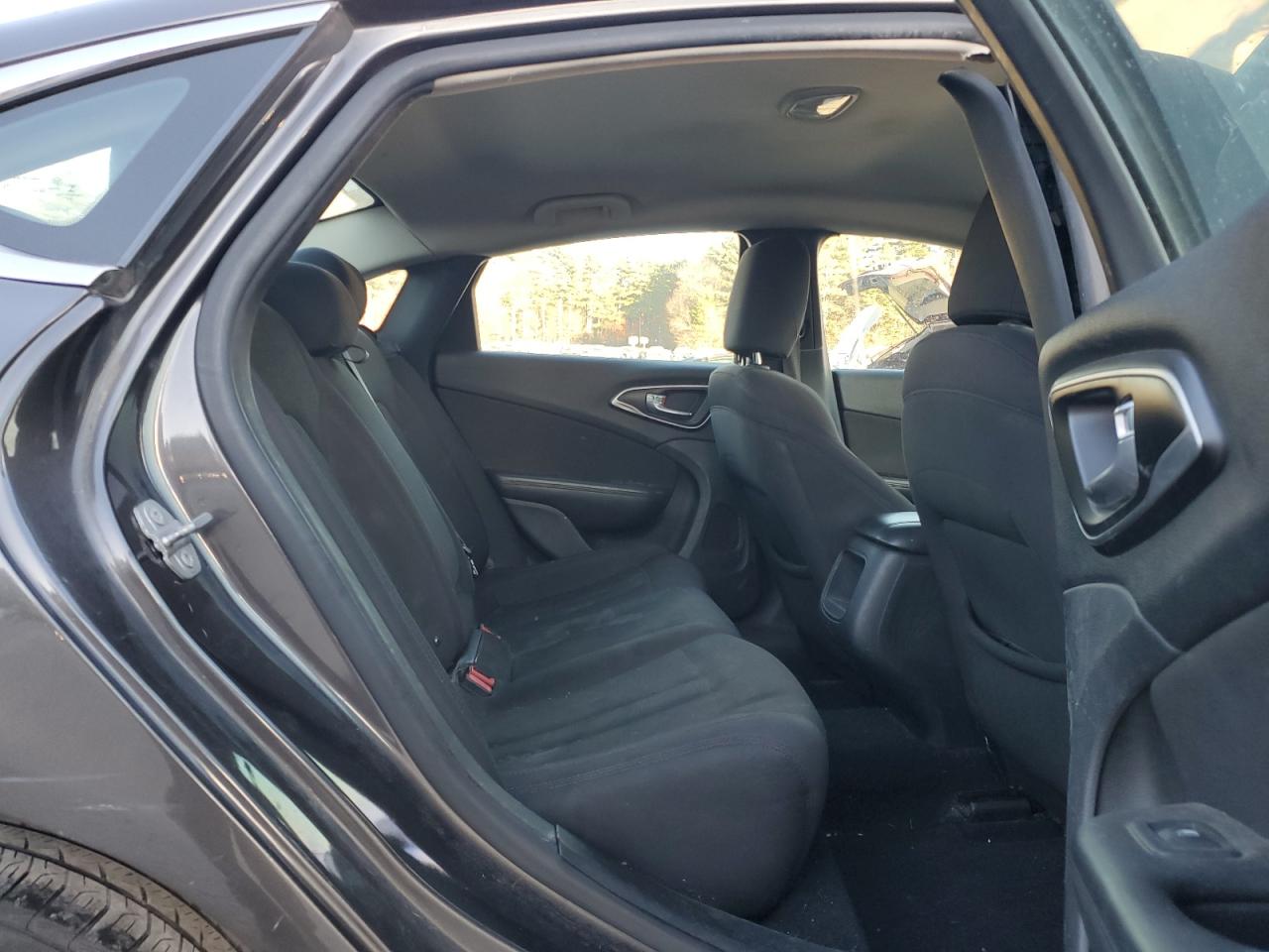 2015 Chrysler 200 Limited VIN: 1C3CCCAB3FN703940 Lot: 93250935