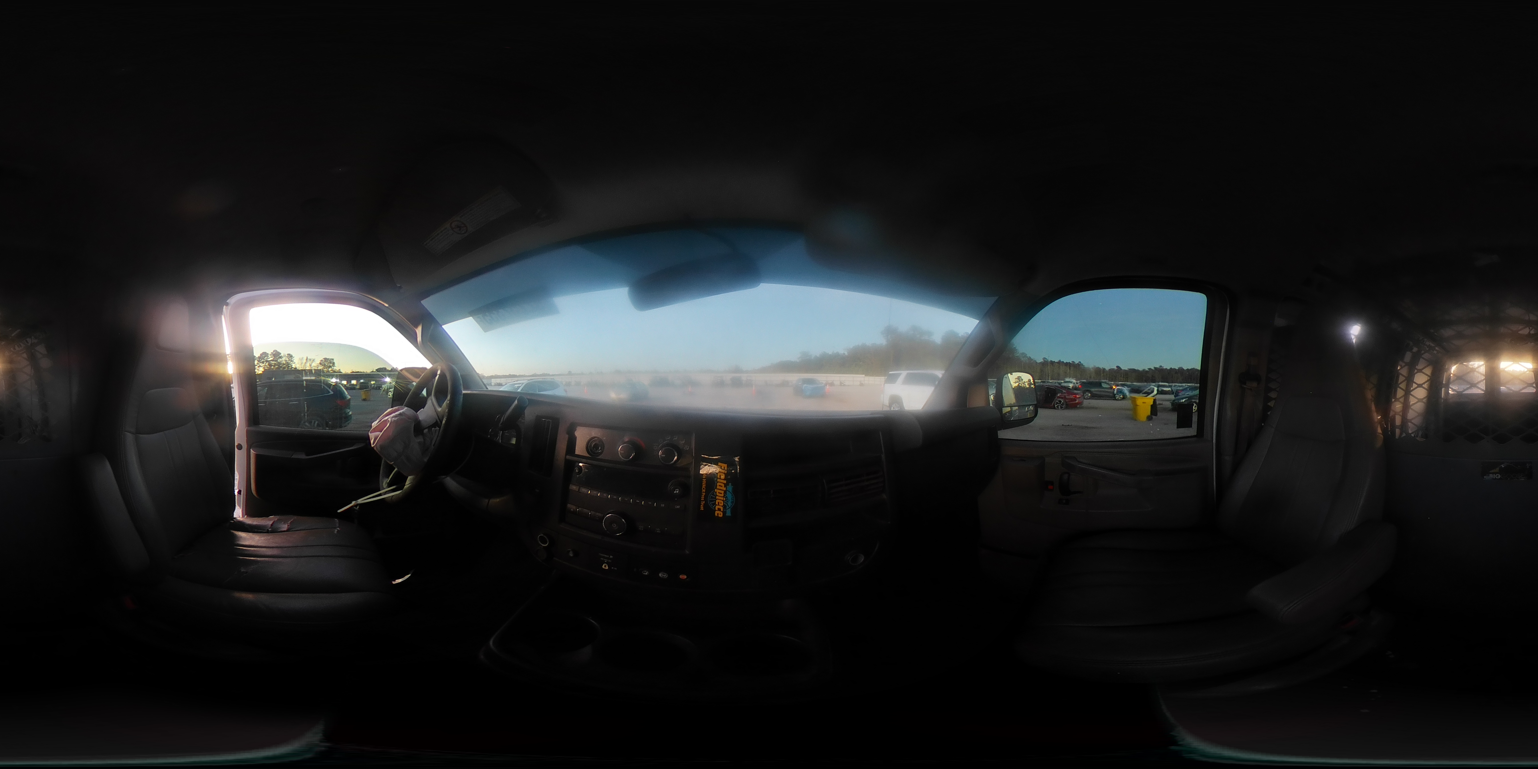 2018 Chevrolet Express G2500 VIN: 1GCWGAFP4J1289279 Lot: 92252355