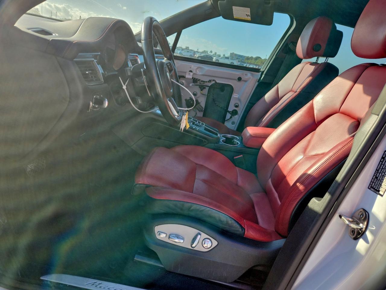 2018 Porsche Macan S VIN: WP1AB2A52JLB36018 Lot: 93238055