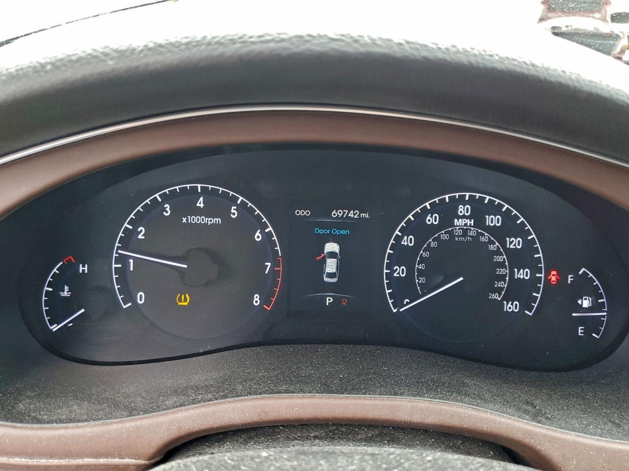 2014 Hyundai Genesis 3.8L VIN: KMHGC4DD5EU261095 Lot: 94185265