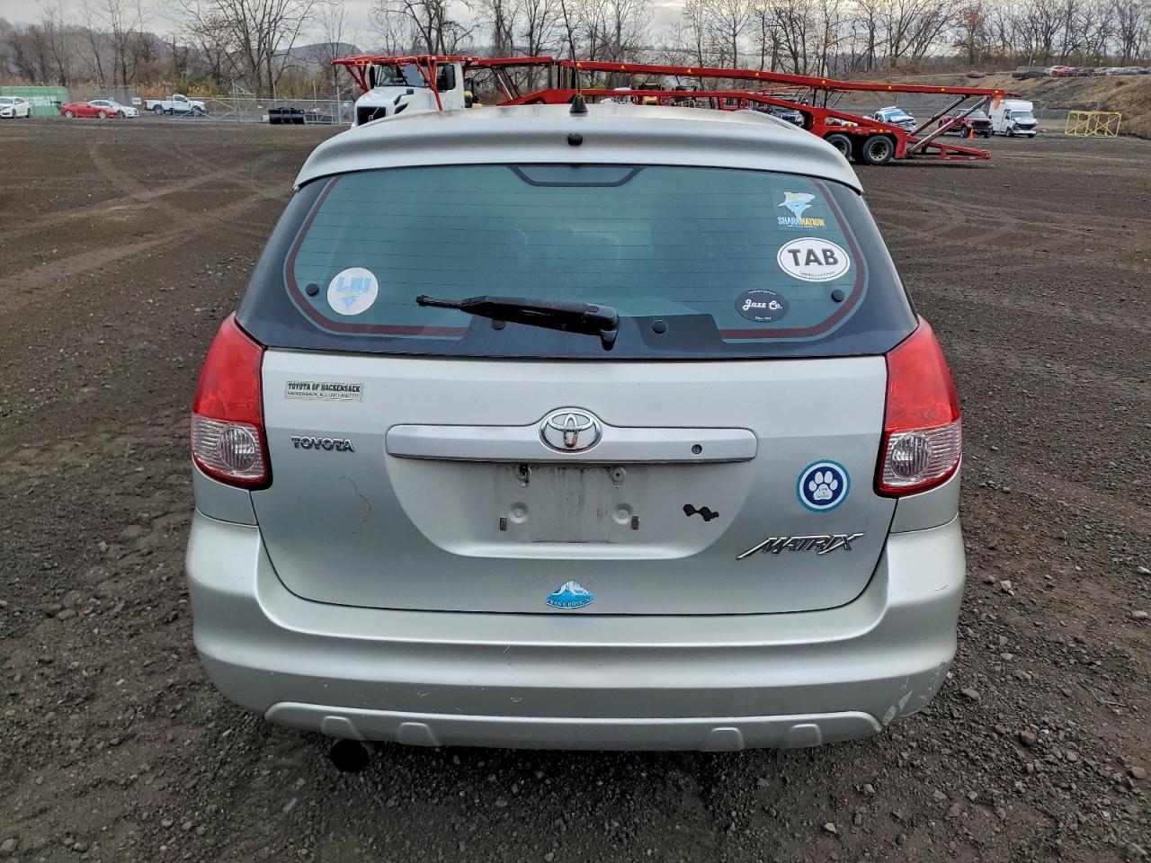 2004 Toyota Corolla Matrix Xr VIN: 2T1KR32E04C242209 Lot: 94452145