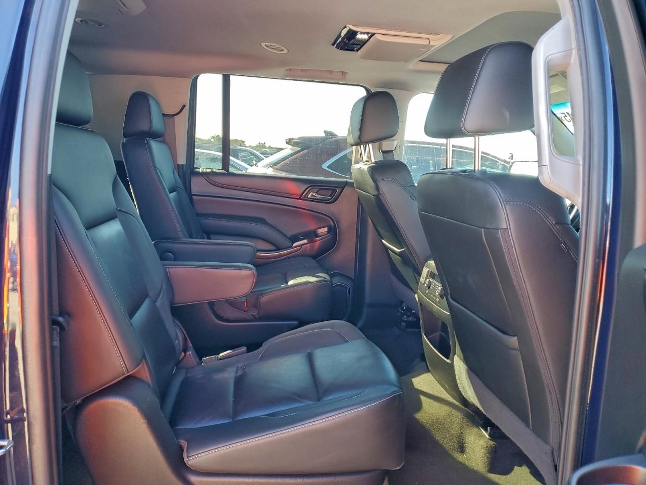 2018 Chevrolet Suburban C1500 Lt VIN: 1GNSCHKC3JR223353 Lot: 94472645