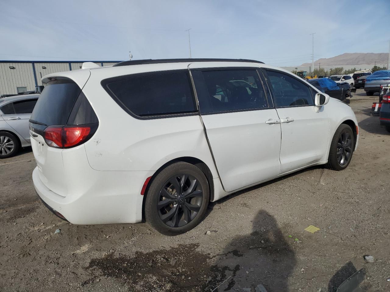 2018 Chrysler Pacifica Touring L VIN: 2C4RC1BG6JR226856 Lot: 92536145