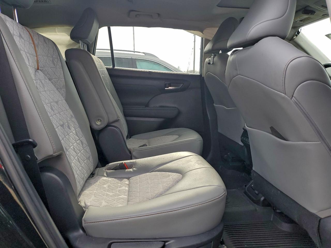 2023 Toyota Highlander Hybrid Bronze Edition VIN: 5TDABRCH5PS572659 Lot: 93814305