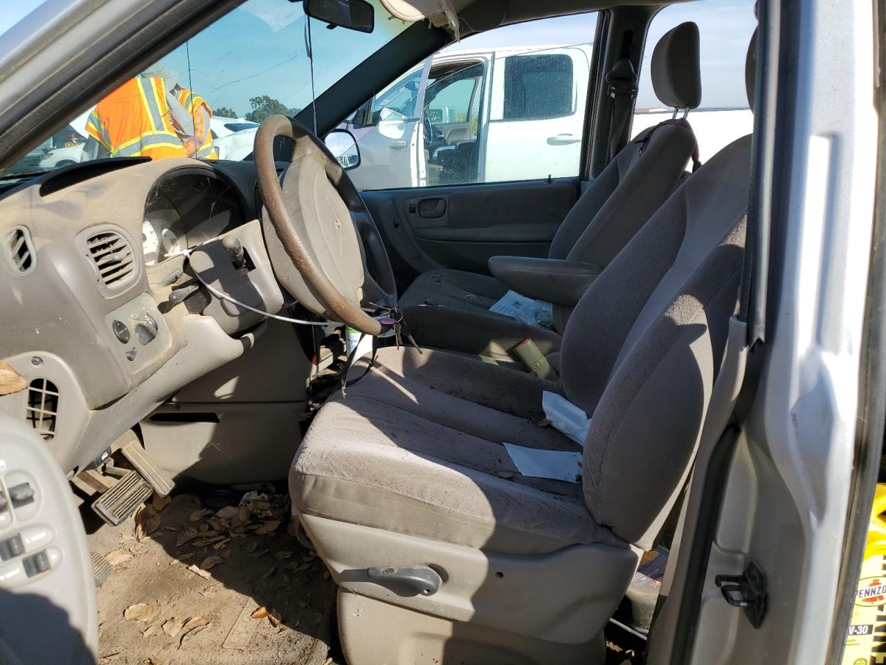 2001 Chrysler Town & Country Lx VIN: 2C4GP44331R280168 Lot: 92050095