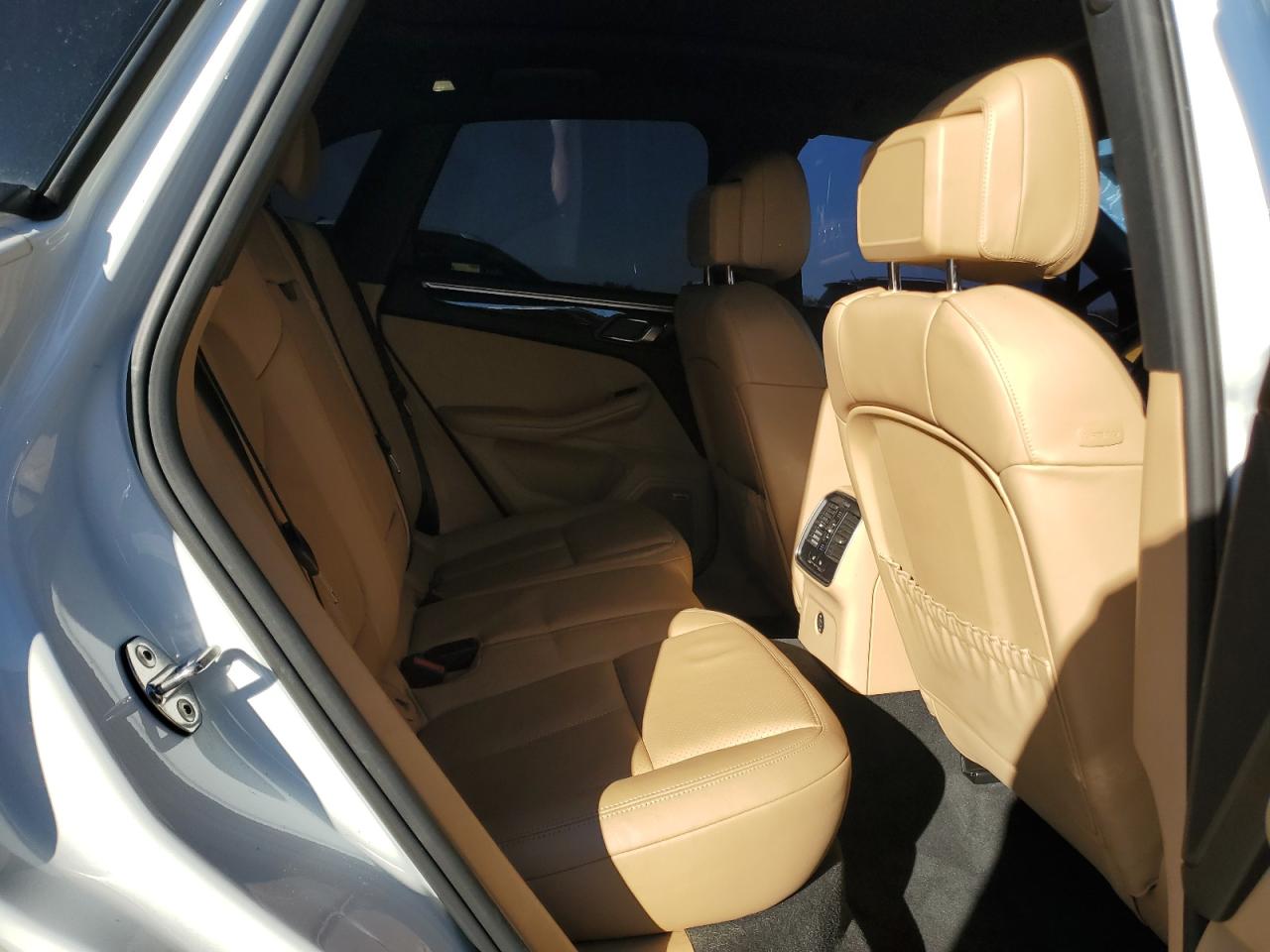 2018 Porsche Macan VIN: WP1AA2A54JLB18056 Lot: 92071395