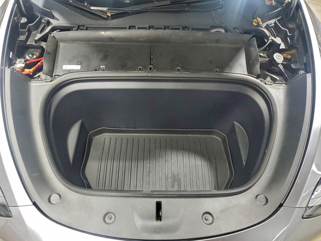 2024 Tesla Model Y VIN: 7SAYGDEF2RA323984 Lot: 93540135