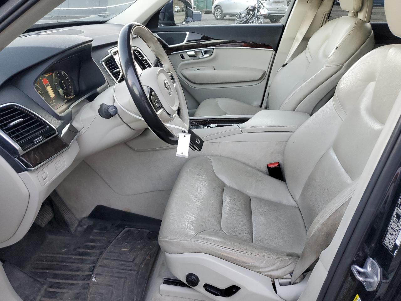 2016 Volvo Xc90 T6 VIN: YV4A22PK9G1033341 Lot: 93293565