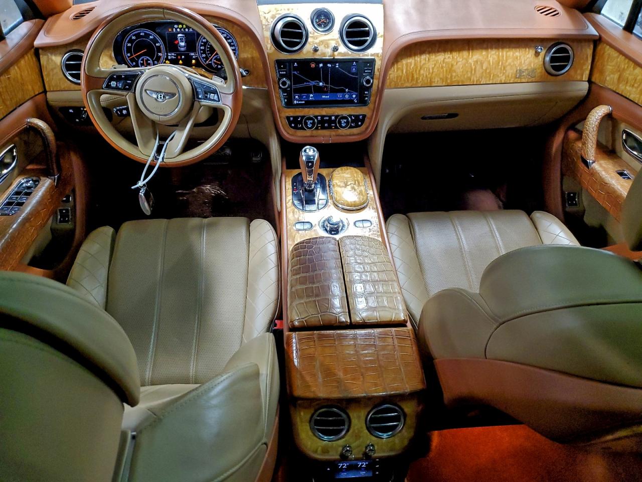 2017 Bentley Bentayga VIN: SJAAC2ZV9HC012682 Lot: 94182215